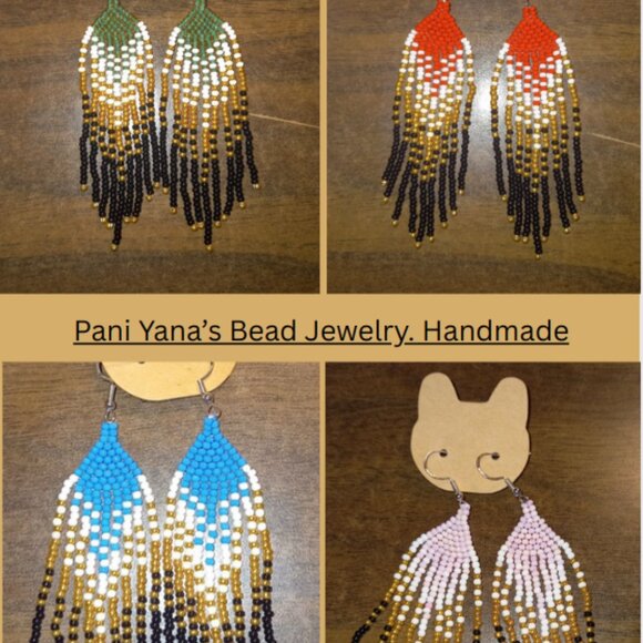 FREE SHIPPING 💙 Handmade Beaded Earrings 💙 - Picture 1 of 6